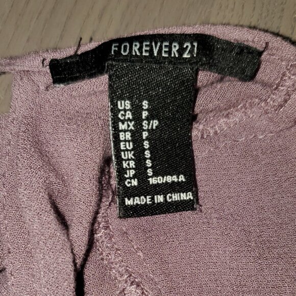 Lavender Boho Lace Bell Sleeve Top - Picture 4 of 8